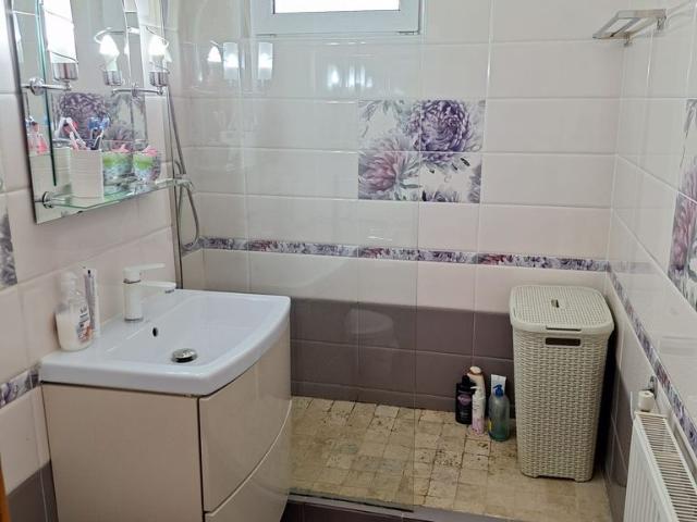 De vanzare apartament cu 3 camere Micro 16