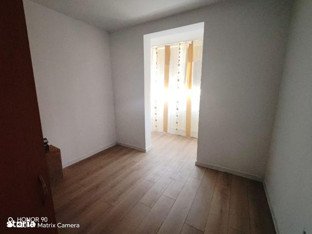 De vanzare apartament cu 4 camere și 2 balcoane, renovat, etajul 2