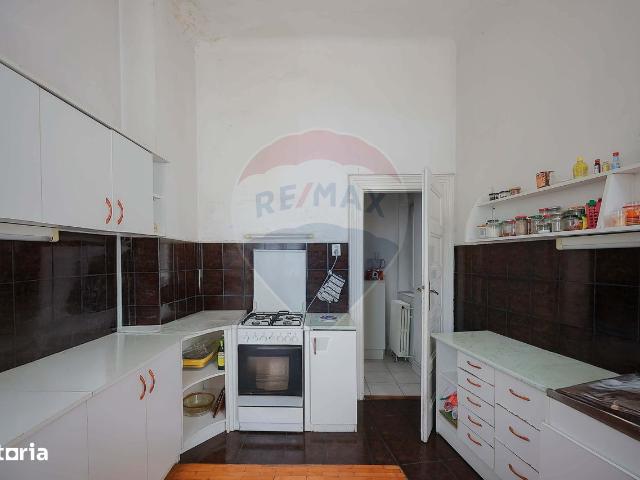De vânzare apartament cu 4 camere, în zona Ultracentral