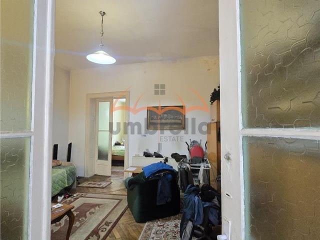 DE VANZARE casa zona centrala, 61mp, pod mansardabil, 205000 euro