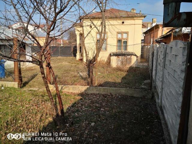 De vanzare, in zona centrala, casa cu curte de 1100mp