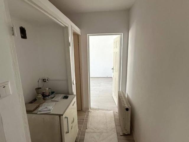De vanzare 2 camere și balcon, Pret 42000 euro