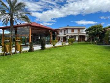 De Venta o Renta Hermosa Casa de 3 Dorm. con Amplio Jardín, Piscina Nayón