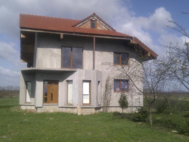 De vinzare casa noua cu teren