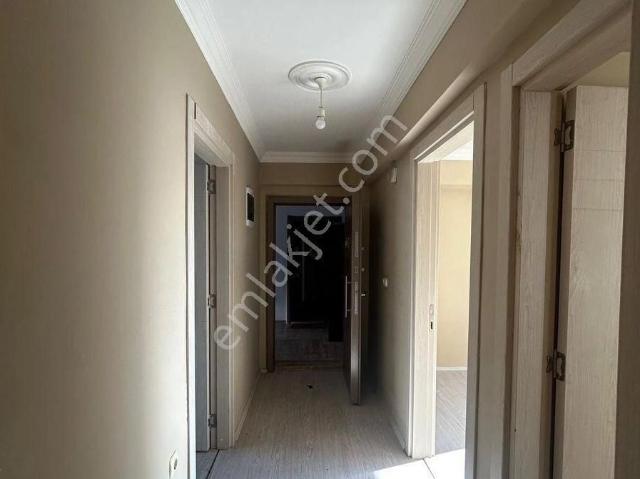 De Emlak'tan Kiralık 2+1 Daire Karaburun