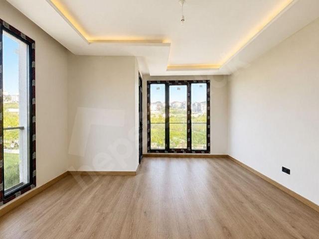 DEĞER GAYRİMENKULDEN VADİ VE DENİZ MANZARALI OTURUMA HAZIR 2+1