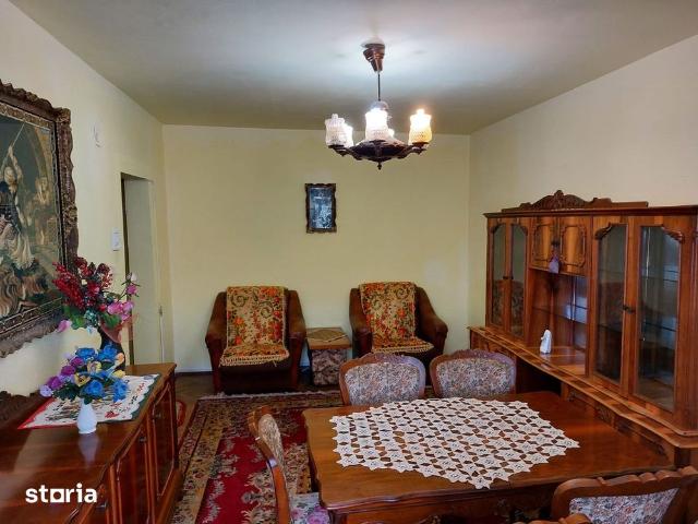 De inchirat 3 camere central pret 250euro
