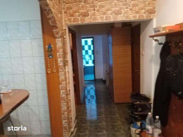 De inchirat Apartament 3 camere parter