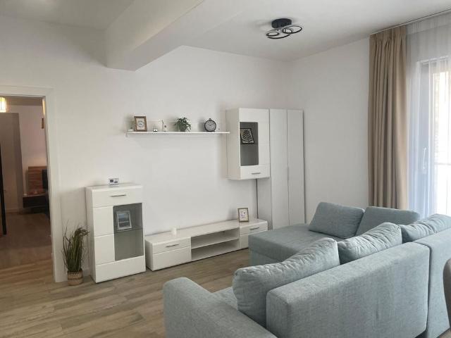 De inchiriat 3 camere in Aviației