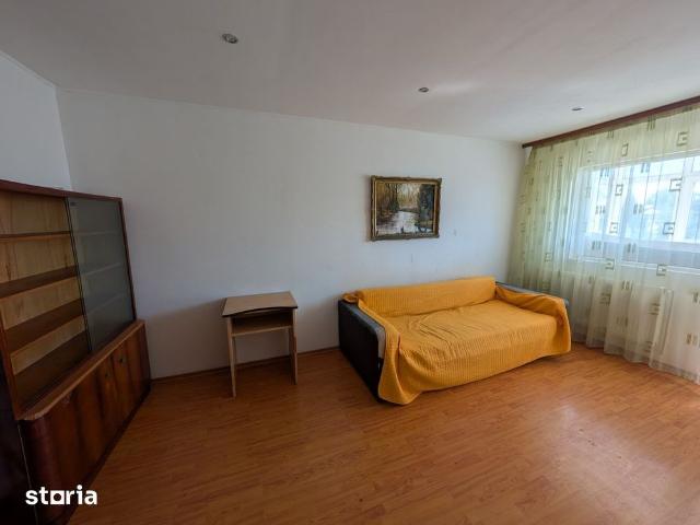 De inchiriat 3 camere Piata Sud