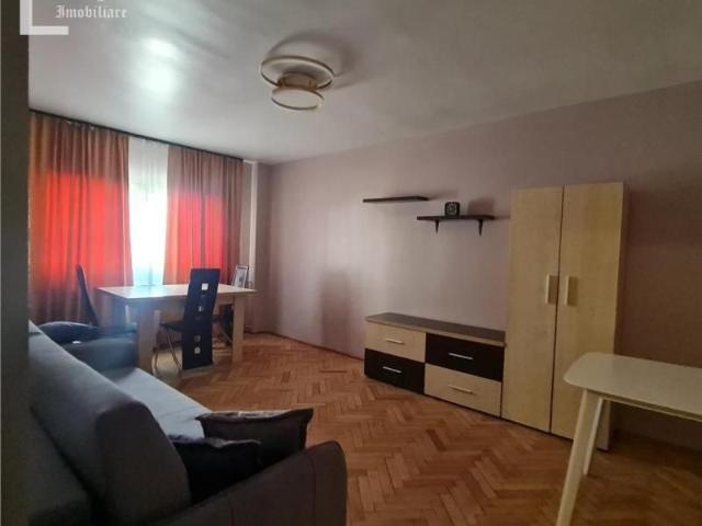 DE INCHIRIAT 3 CAMERE ZONA SPITAL