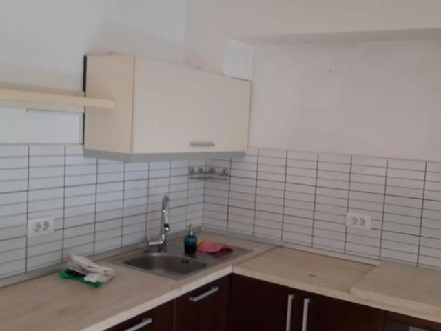 De inchiriat 2 camere, 1/4,Stefan cel Mare Circ, nemobilat, 450 E/luna