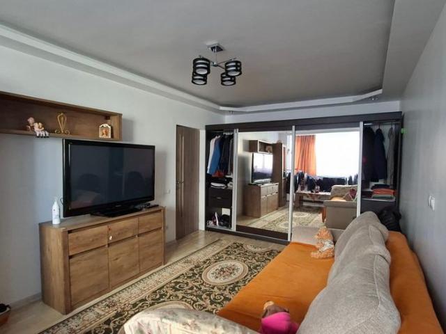 De inchiriat 2 camere decomandat