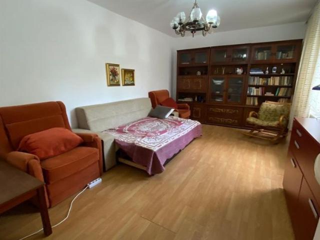 De inchiriat 2 DECOMANDATE, centrala, mobilat utilat, et.2, Carpati