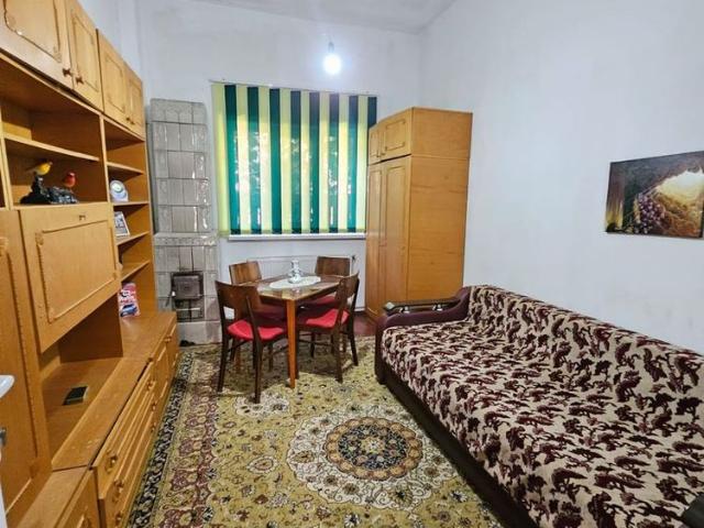 De închiriat casă din cărămidă în Roman, 500 mp teren, 3 camere