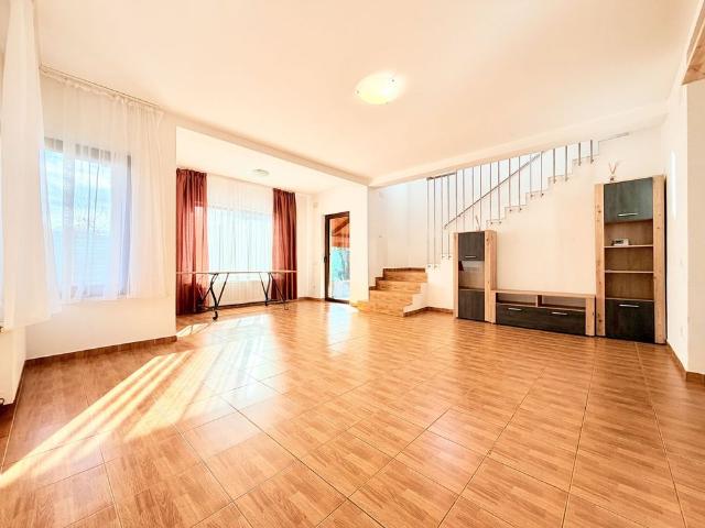 De închiriat – Casă individuală P+M în Dumbrăvița