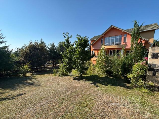 De închiriat casa Făget teren 2400mp
