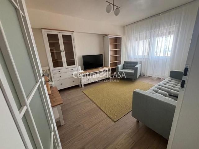 De inchiriat cu 3 camere, Centru Civic