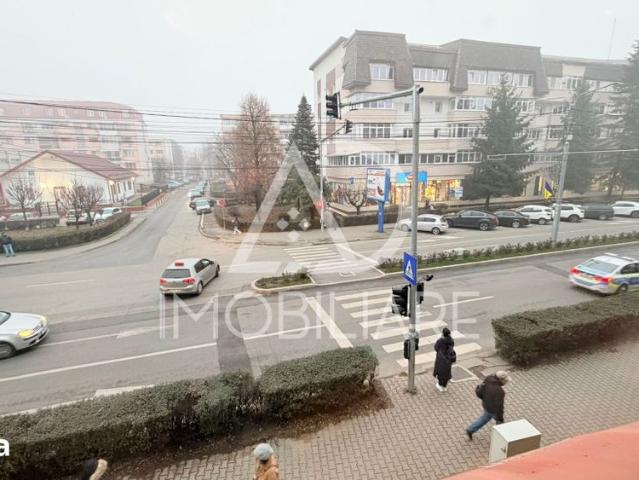 DE ÎNCHIRIAT – APARTAMENT 4 CAMERE | ZONA CENTRALĂ