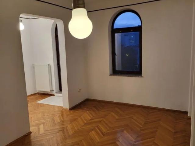 De inchiriat Apartament 5 camere