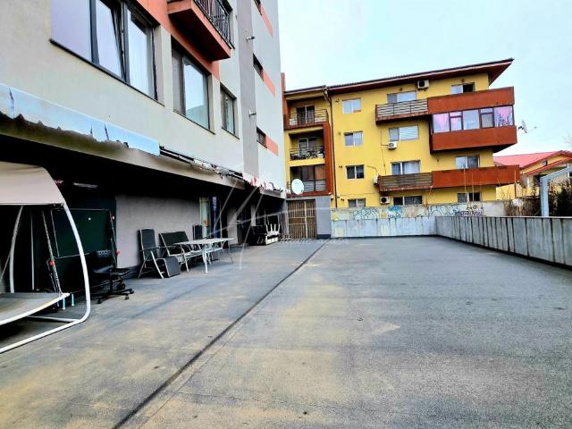 De închiriat apartament 5 camere– 239 mp utili + terasă 358 mp. intrare separata