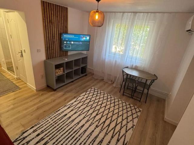 De închiriat apartament 2 camere – zona Policlinică