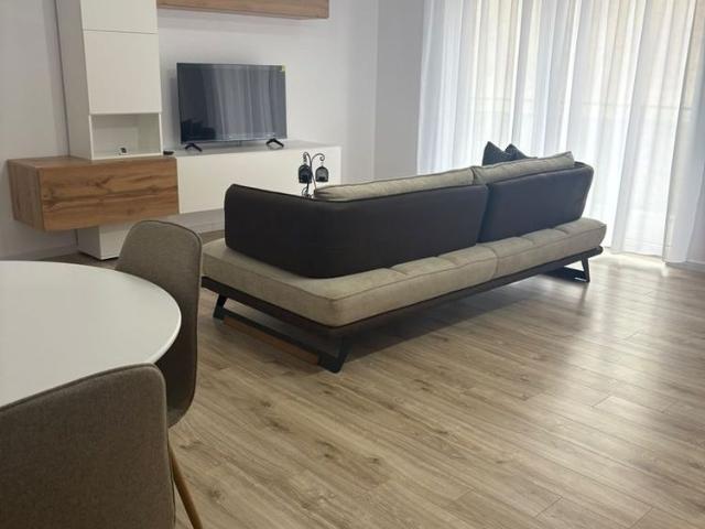 De inchiriat apartament 2 camere cu terasa si parcare