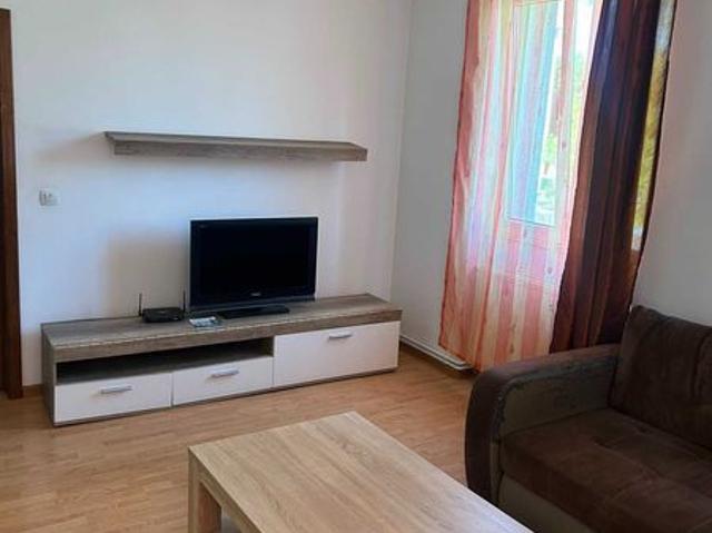 De închiriat apartament 2 camere, decomandat