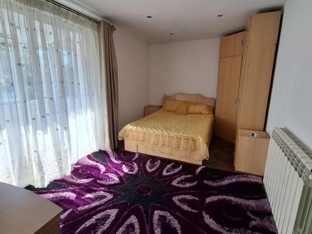 De inchiriat apartament 2 camere, etajul 3, zona semicentrala 1000ron