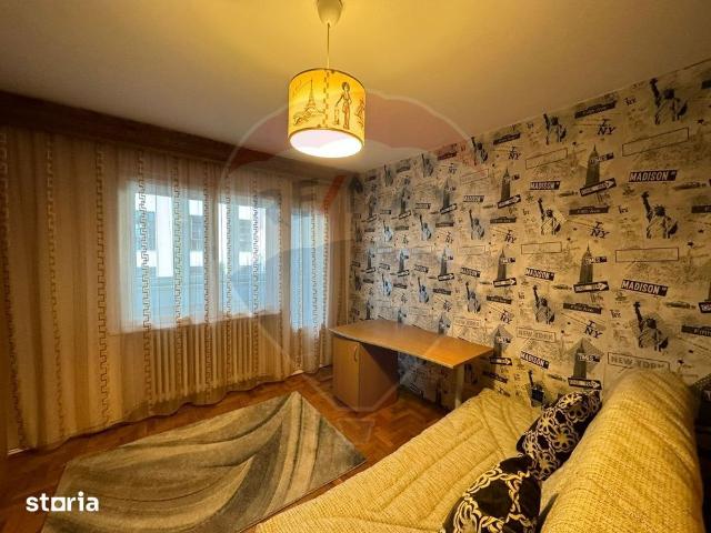 DE ÎNCHIRIAT apartament 2 camere + garaj