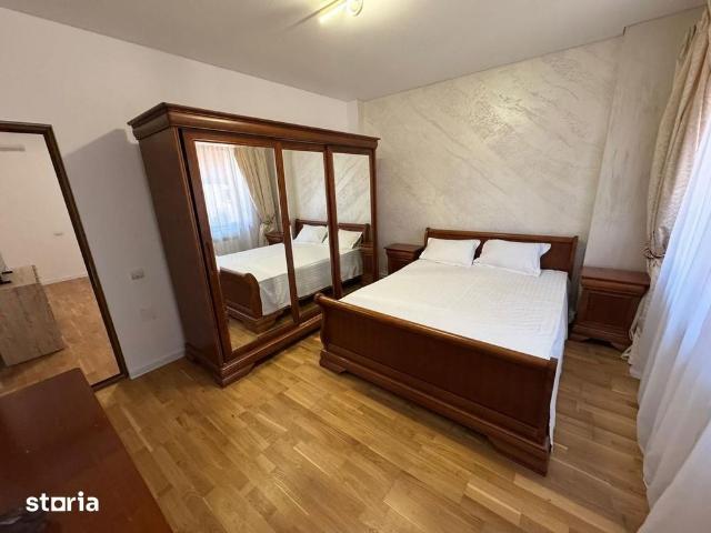 De închiriat apartament 3 camere 80 mp + curte privata 50 mp