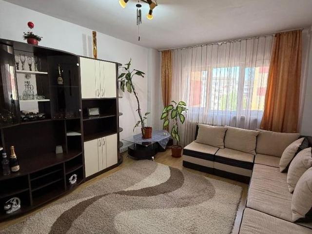 De inchiriat Apartament 3 camere, zona Cetate Lic Sportiv