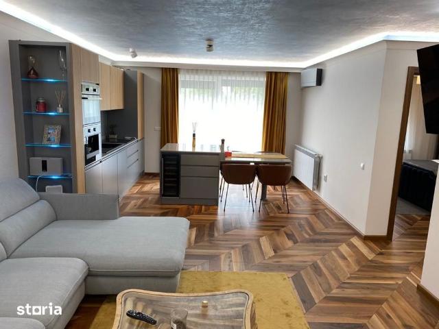 De inchiriat Apartament 3 camere, zona Ultracentrala