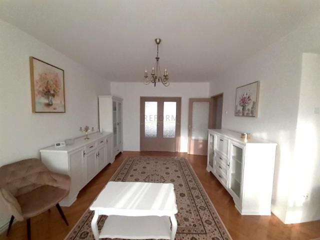 De inchiriat apartament 3 camere Andrei Muresanu