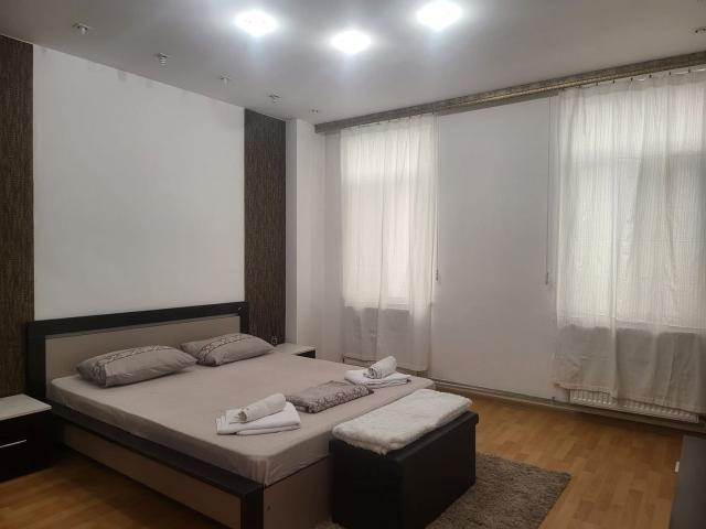 DE INCHIRIAT Apartament 3 camere Calea Victoriei