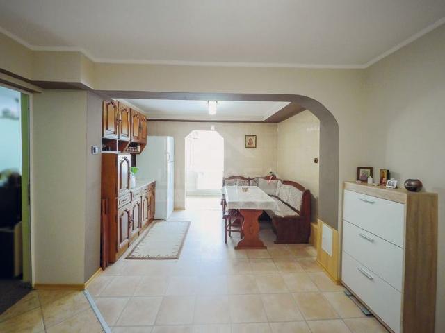 DE INCHIRIAT APARTAMENT 3 CAMERE D, NICOLINA