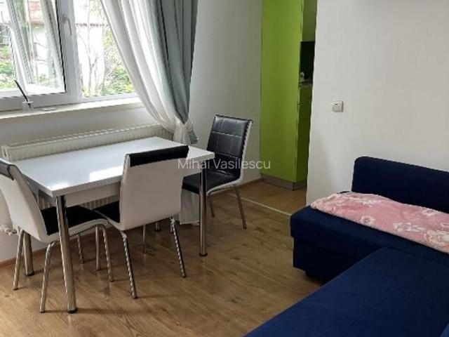 De închiriat Apartament 3 camere într o vilă cu grădină, propietar