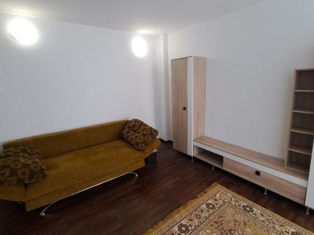 De inchiriat Apartament 3 camere situat in zona Centru