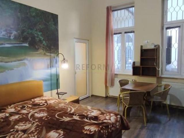 De inchiriat apartament cu 1 camera curte interioara, aproape de UMF