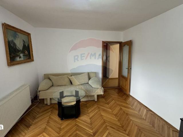 DE INCHIRIAT: Apartament cu 2 camere zona Hotel Europa