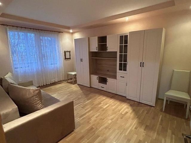 De inchiriat apartament cu 2 camere,zona ultracentrala, mobilat,utilat