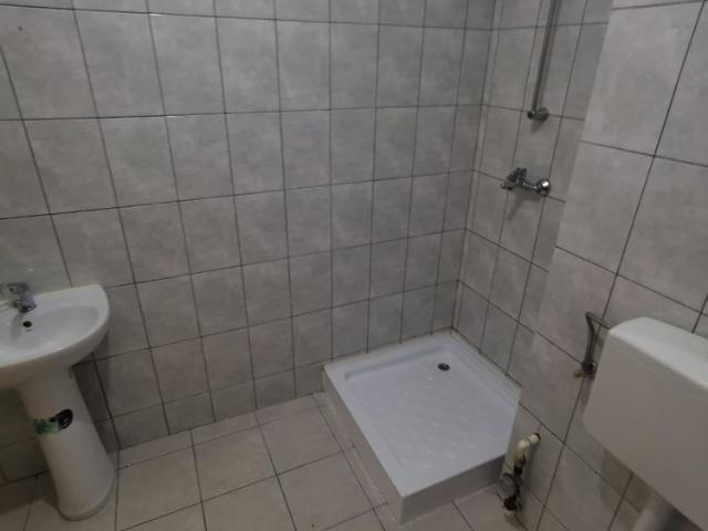 De închiriat apartament cu 2 camere nemobilat – Zona Lipovei