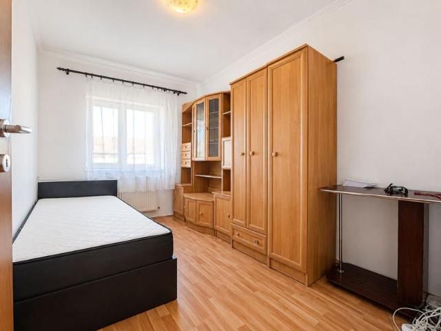 De inchiriat apartament cu 3 camere zona Lipovei