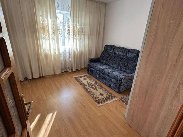De inchiriat apartament cu 3 camere, etajul 3, mobilat și utilat 250e