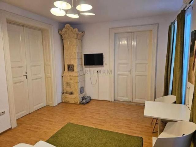 De inchiriat apartament cu 3 camere in centru