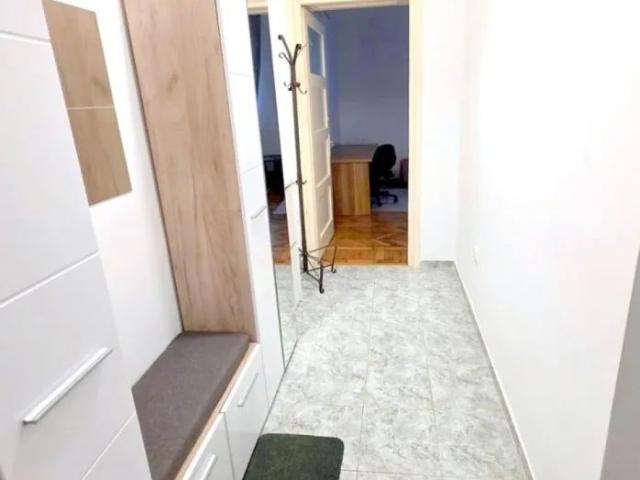 De inchiriat apartament cu o camera ultracentral, et. 1, 320 euro
