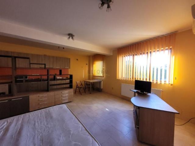 De inchiriat apartament cu o camera in zona semicentrala