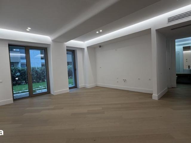 DE INCHIRIAT Apartament de 3 camere / Cortina 126 / Parcare