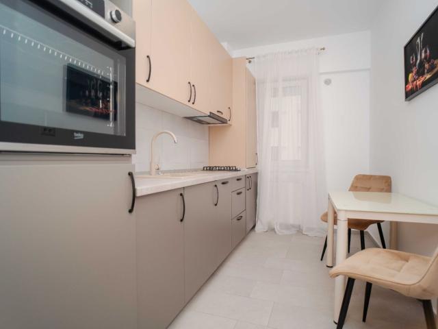 De inchiriat, apartament decomandat + parcare, Zona Piata Nicolina – Palas