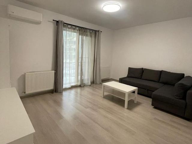 De inchiriat Apartament Modern 3 Camere și Balcon Generos
